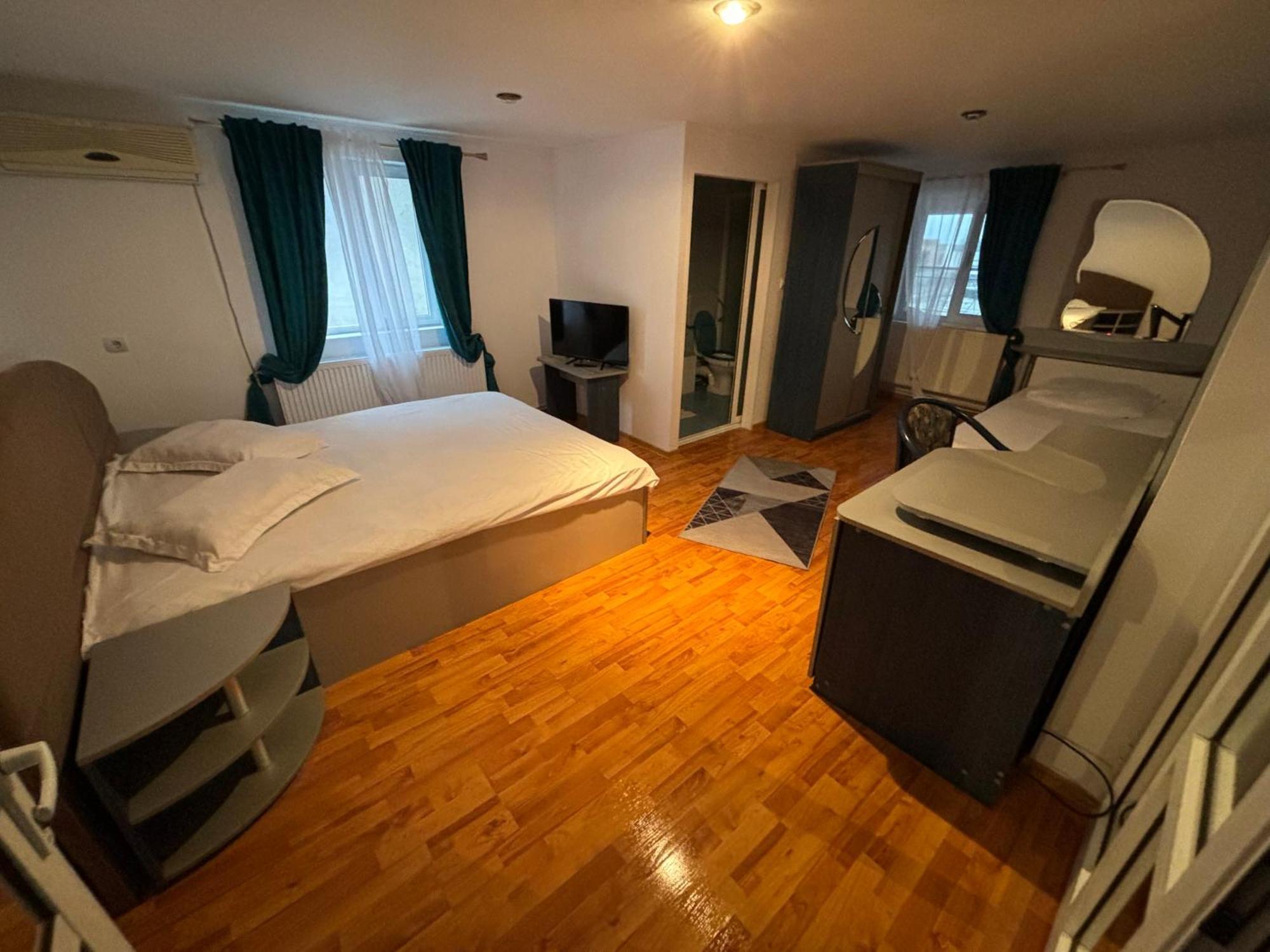 Hypnotic Villa Piteşti Extérieur photo
